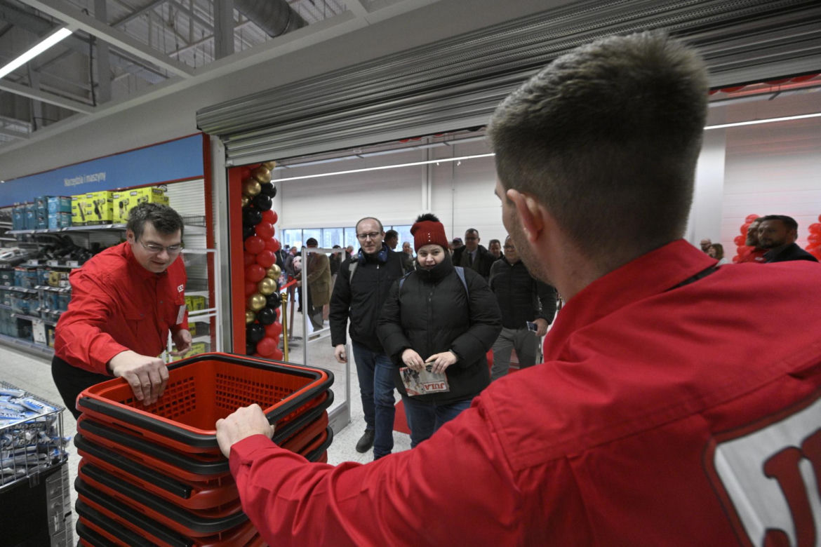 Wielkie otwarcie sklepu szwedzkiego giganta w Warszawie. Były gigantyczne promocje i długie kolejki