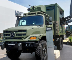 Mercedes Zetros z wyrzutnią dronów HX-2