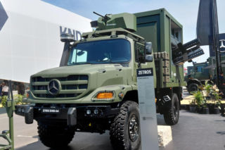 Mercedes Zetros z wyrzutnią dronów HX-2