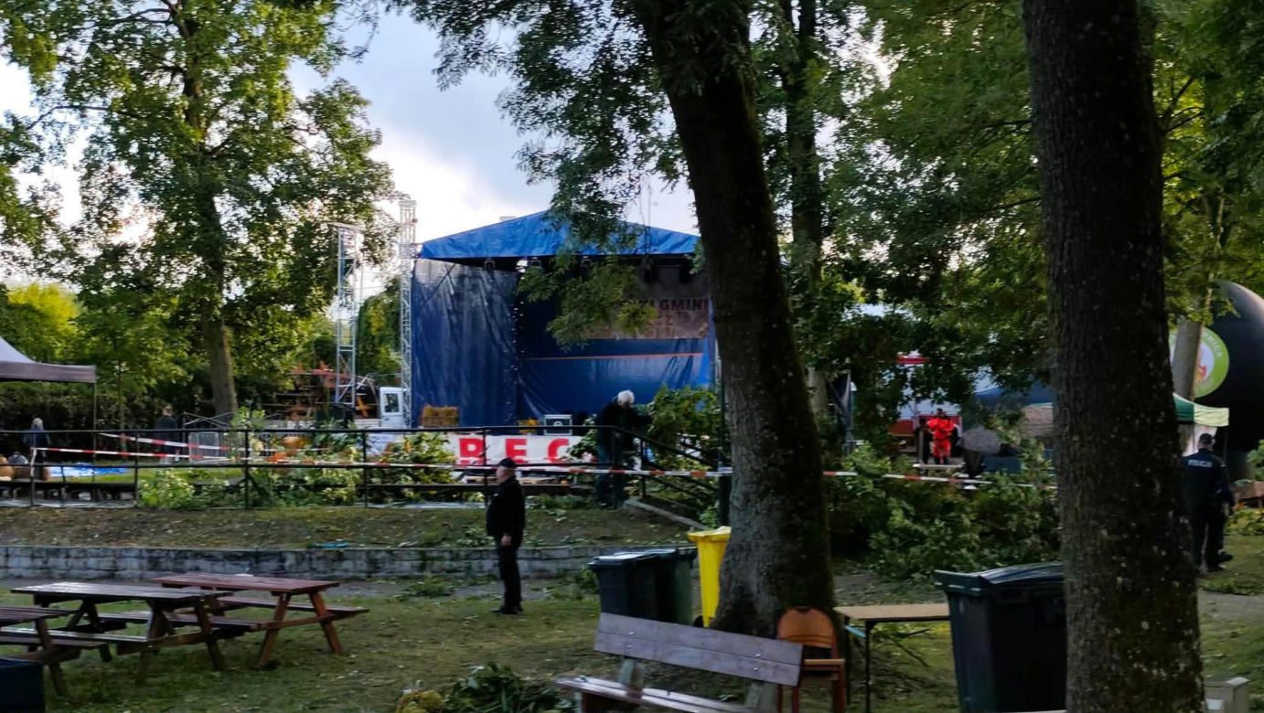 Nawałnica przerwała dożynki. Namioty i drzewa runęły na ludzi. Jedna osoba walczyła o życie!