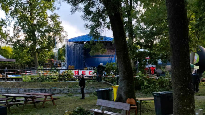 Nawałnica przerwała dożynki. Namioty i drzewa runęły na ludzi. Jedna osoba walczyła o życie!