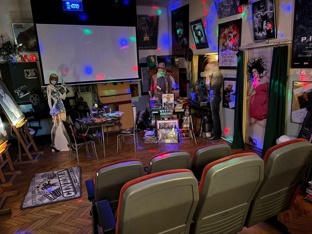 Sala kinowa w Zespole Szkół Akademickich 