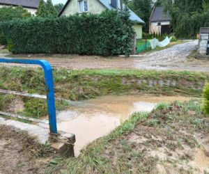 Armagedon nad Polską! Ponad tysiąc interwencji strażaków, zalany szpital i zerwane dachy. Są ranni!