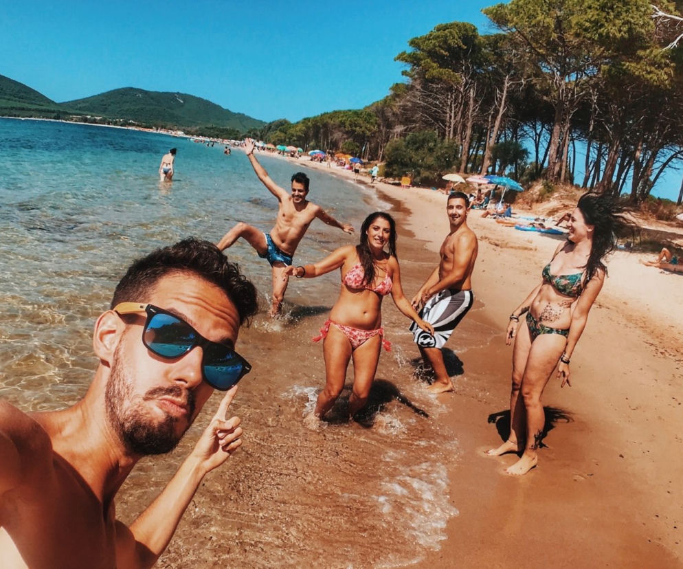 Najbardziej wkurzające zachowania na plaży. To robią Polacy na wakacjach! 