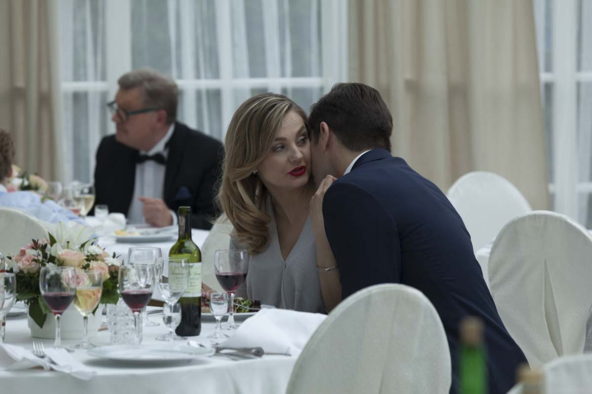 Przyjaciółki odcinek 110, Inga (Małgorzata Socha), Robert (Krzysztof Wieszczek)