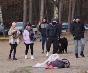 Zimna kąpiel morsów w podbydgoskich Pieckach [ZDJĘCIA]