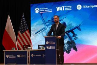 Umowa WAT z Boeing ws. Apache. Nowe centrum szkoleniowe i laboratorium w WAT