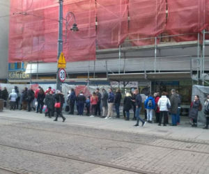 Ogromne kolejki po pączki na Śląsku i w Zagłębiu