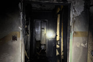 Trwa ustalanie przyczyn wczorajszego pożaru przy ul. Księcia Janusza w Łomży ZDJĘCIA