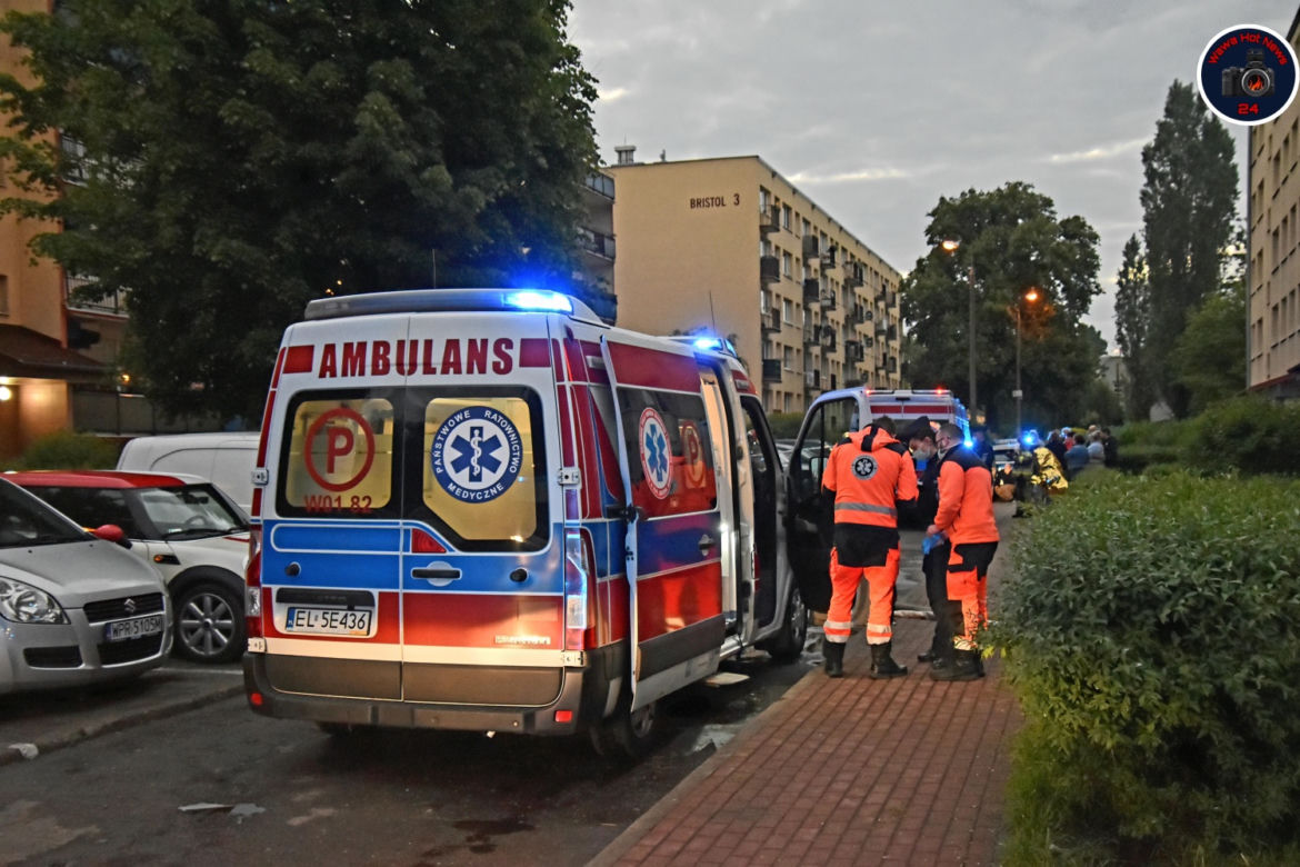 Makabryczny pożar w Pruszkowie. Mieszkanie w bloku płonęło jak zapałka. Nie żyje 17-latek
