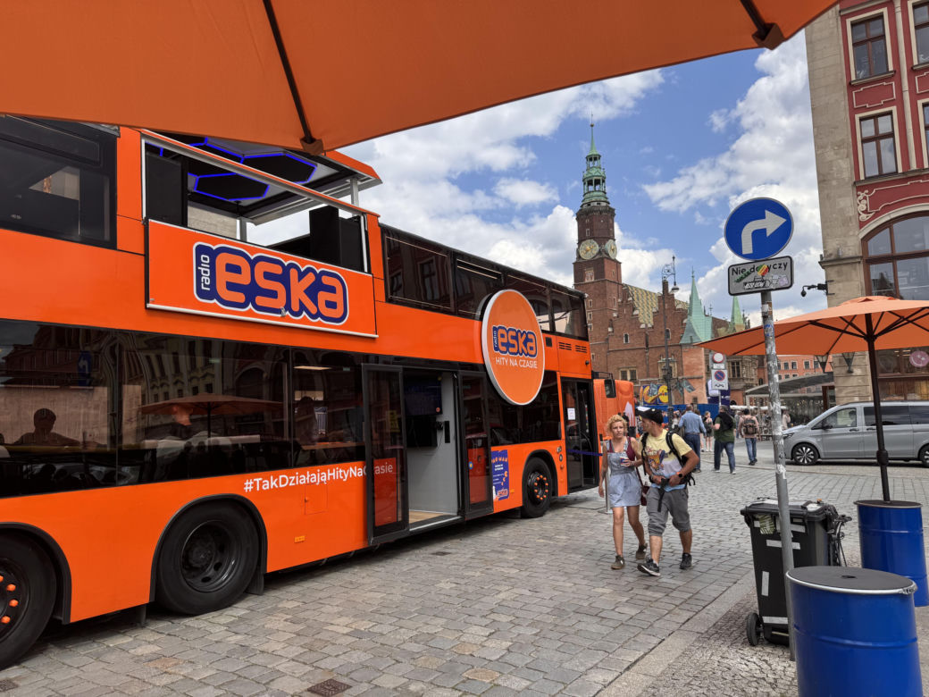 Wrocław żyje finałem Ligi Konferencji Europy. Kibice Betisu i Chelsea już w strefach kibica!