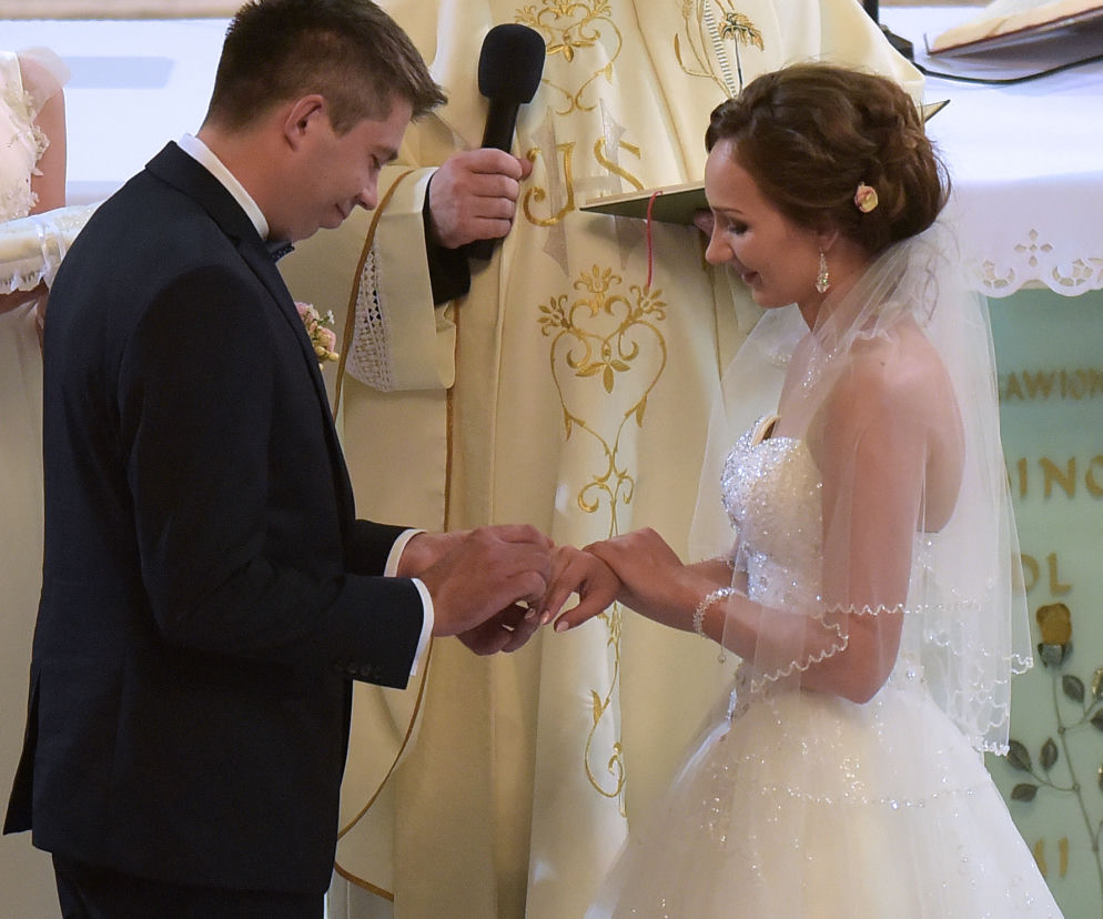 PAWEŁ SZAKIEWICZ ROLNIK Z PROGRAMU ROLNIK SZUKA ŻONY WZIĄŁ ŚLUB W BAZYLICE W BRANIEWIE
