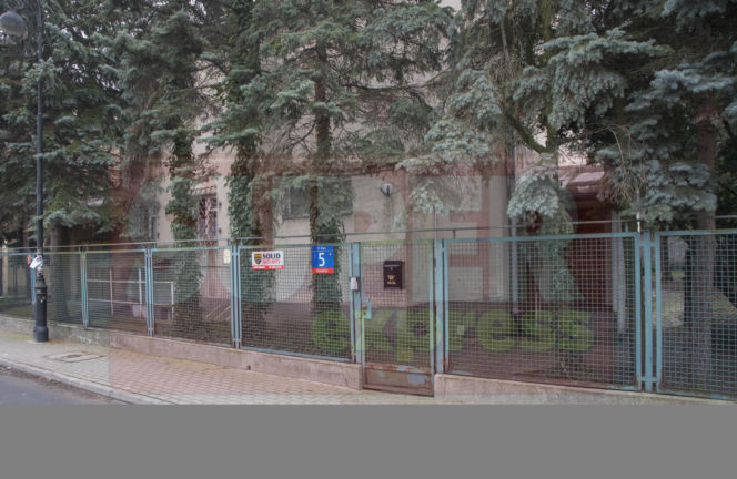 Jaruzelska wprowadza się do domu ojca