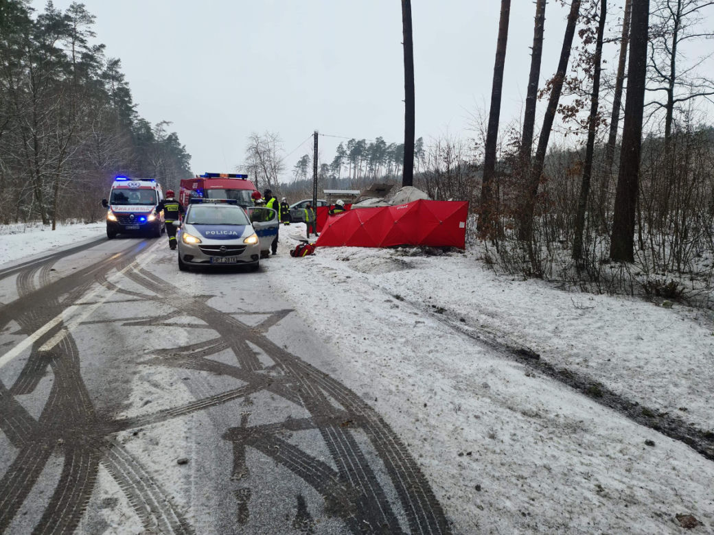 Wypadek busa w Lidzbarku. Jedna osoba nie żyje