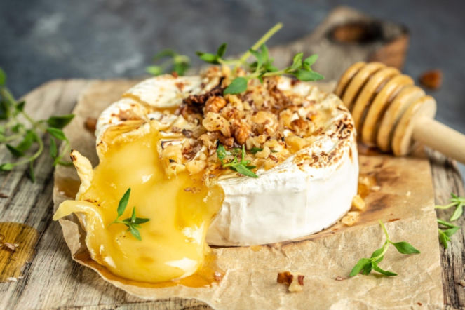 Camembert w tej wersji smakuje obłędnie. Jeden ser, kilka minut to hit