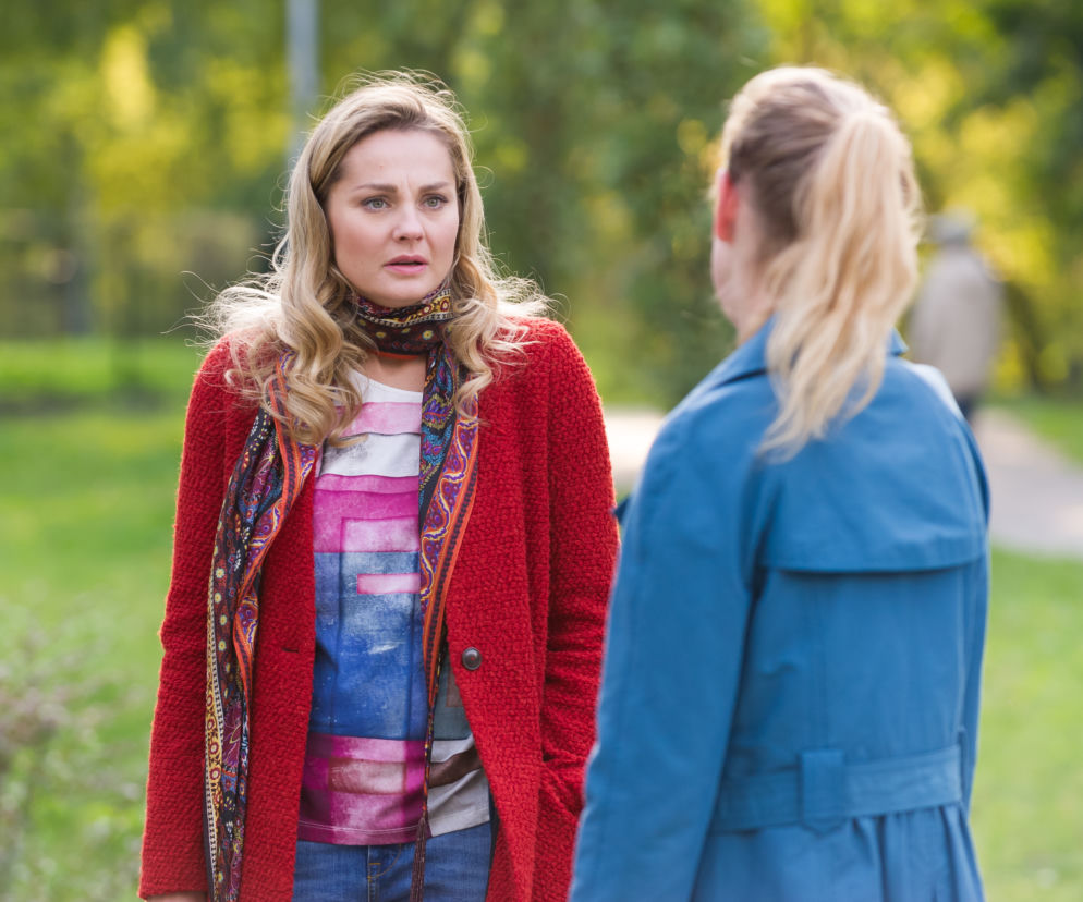 Na Wspólnej odcinek 2623, Zuza (Małgorzata Socha), Sylwia (Alicja Stasiewicz)