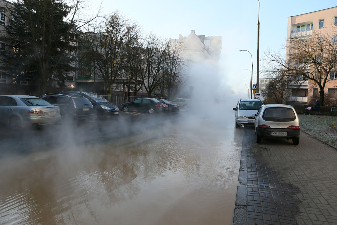 GALERIA-Awaria rury ciepłowniczej na Sadybie w Warszawie