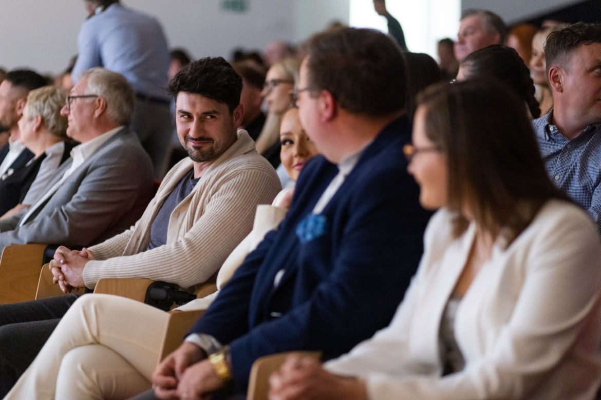 Moblizuje do pomocy ludzi z całego kraju. To najszybsze zbiórki w internecie. Łukasz Litewka założył fundację Team Litewka