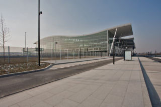 Lotnisko we Wrocławiu. Nowy terminal na 100 dni przed EURO 2012. ZDJĘCIA