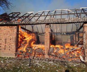 Brudzice: We wsi grasuje podpalacz! Ofiarą padła 73-latka. Chciała ratować swoją stodołę! 