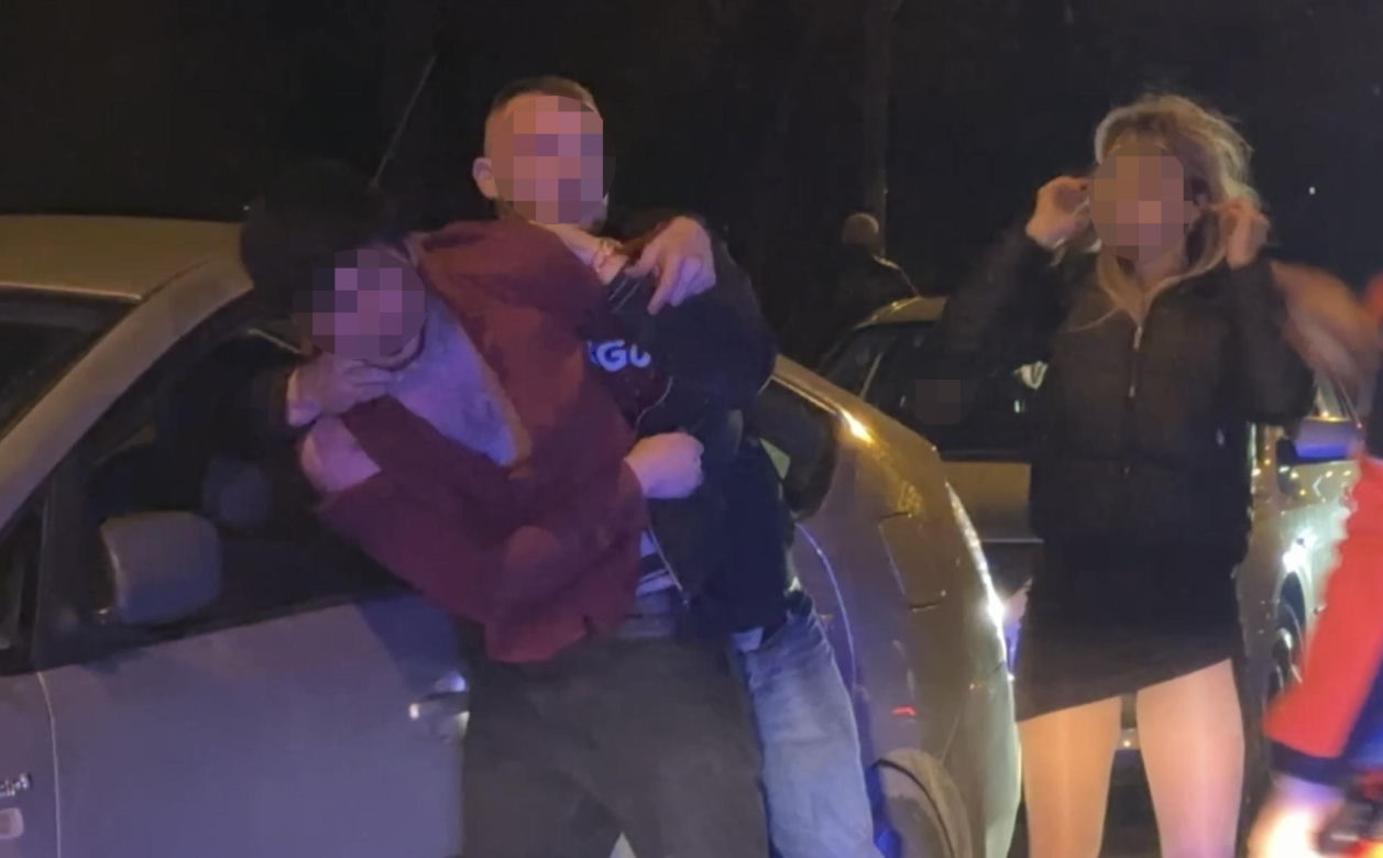 Sylwestrowa jatka na moście Śląsko-Dąbrowskim. Pobili kierowcę, bo wjechał w auto, którym podróżowali