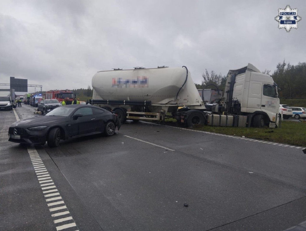 Karambol pięciu aut na A1 pod Częstochową! Są ranni