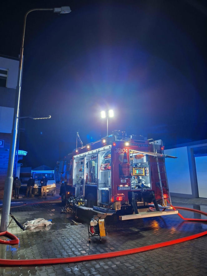 Pożar w Tarnowie. W płomieniach stanął magazyn ze słodyczami