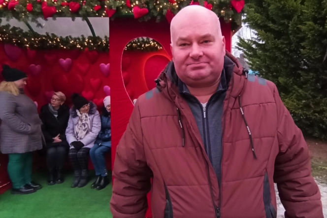 Romantyczny przystanek autobusowy w Moczyłach