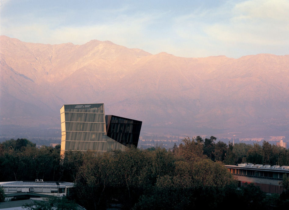 Alejandro Aravena laureatem Nagrody Pritzkera 2016!