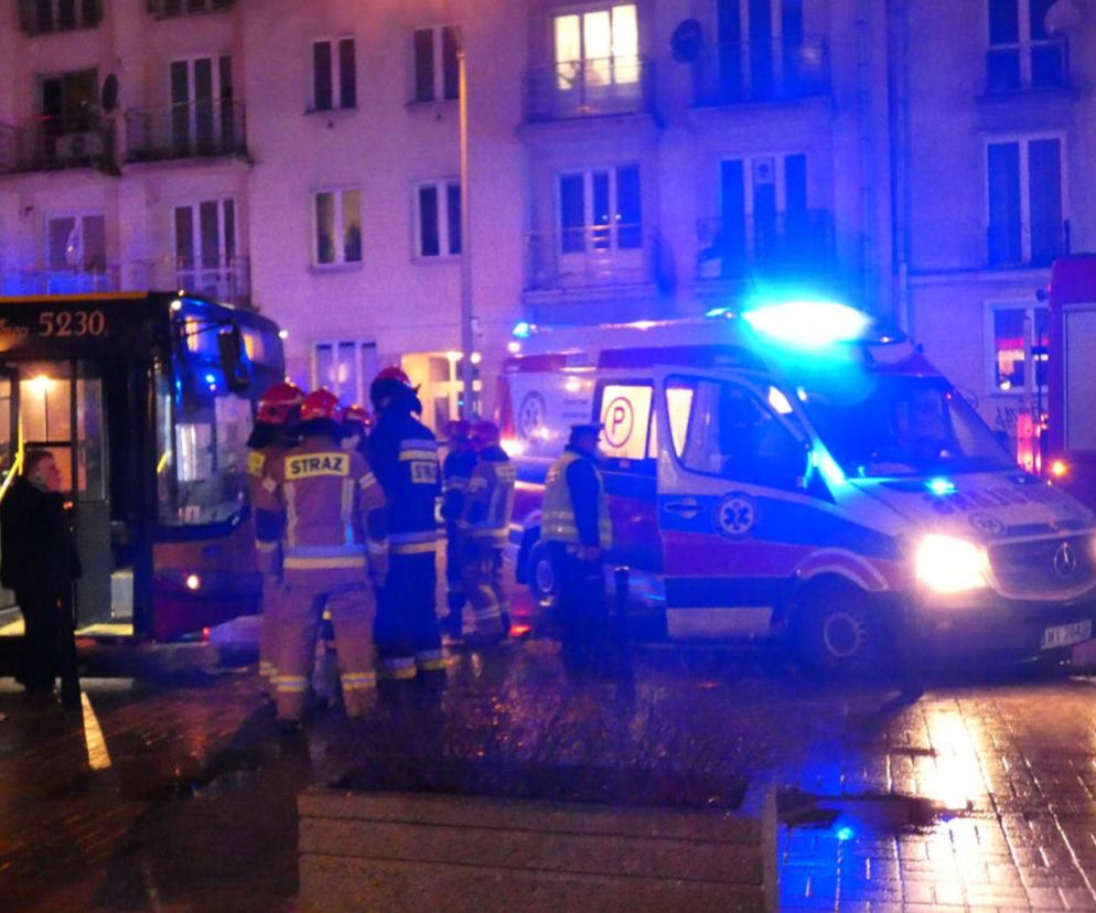 Wieczorny dramat na Mokotowie. Pieszy potrącony przez autobus