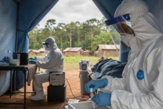 Ebola przekroczyła granice kolejnego państwa. Światowe mocarstwa apelują o pilne działania