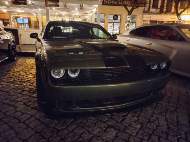 Świąteczny Zlot Amerykańskich Samochodów na Rynku w Lesznie