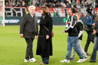 Legia - Zagłębie: Żona, brat i dzieci Jacka Magiery dziękują kibicom