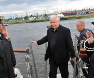JAROSŁAW KACZYŃSKI NA ŻAGLOWCU.