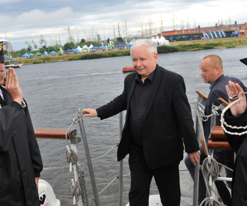 JAROSŁAW KACZYŃSKI NA ŻAGLOWCU.