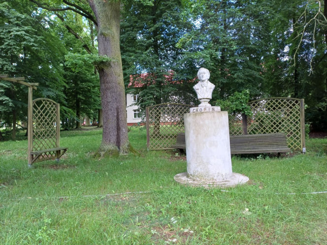 remont dworku w Kuźnicy Grabowskiej
