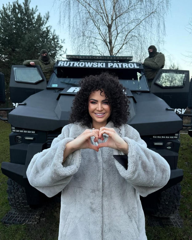 Krzysztof Rutkowski w futrzanej czapie większej niż afro jego żony. Co za stylówka z okazji WOŚP!