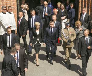 Przejście prezydenta RP z archikatedry do Zamku Królewskiego