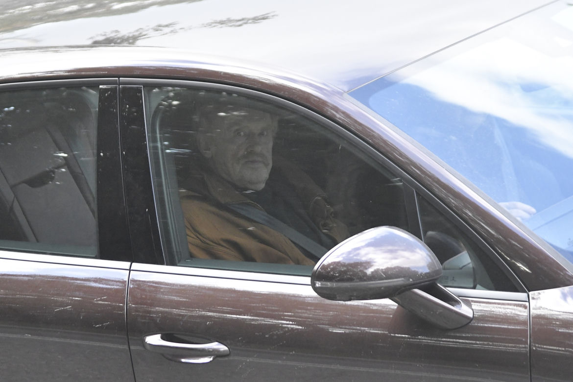 Żona wozi Olbrychskiego porshe