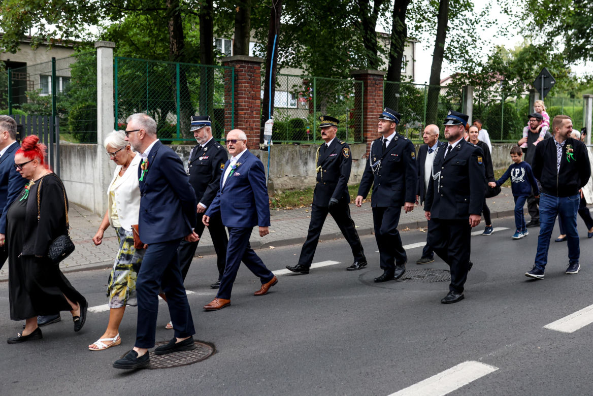 Korowód dożynkowy w Kostuchnie