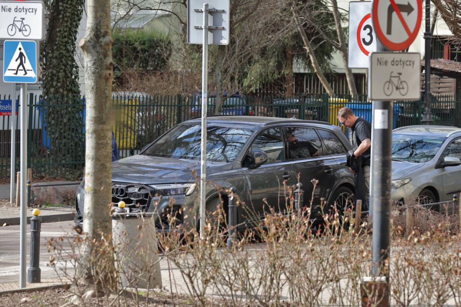 Tomasz Karolak parkuje jak król na włościach
