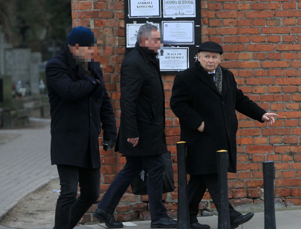 Kaczyński pojechał w święta na cmentarz