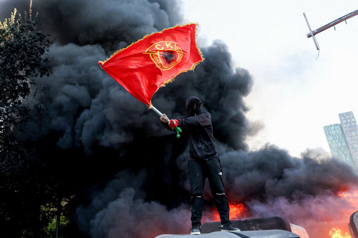 Protesty w Tiranie