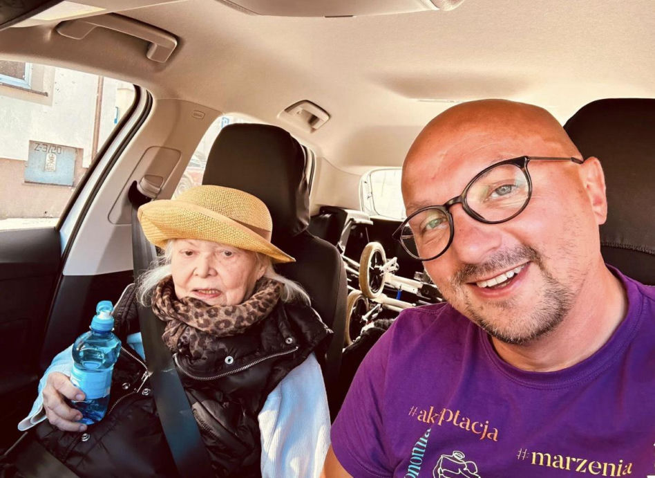Grzegorz Kramer i Iga Cembrzyńska spędzili miesiąc w hospicjum. Jezuita pokazał ich wspólne zdjęcie