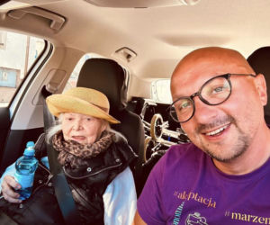 Grzegorz Kramer i Iga Cembrzyńska spędzili miesiąc w hospicjum. Jezuita pokazał ich wspólne zdjęcie