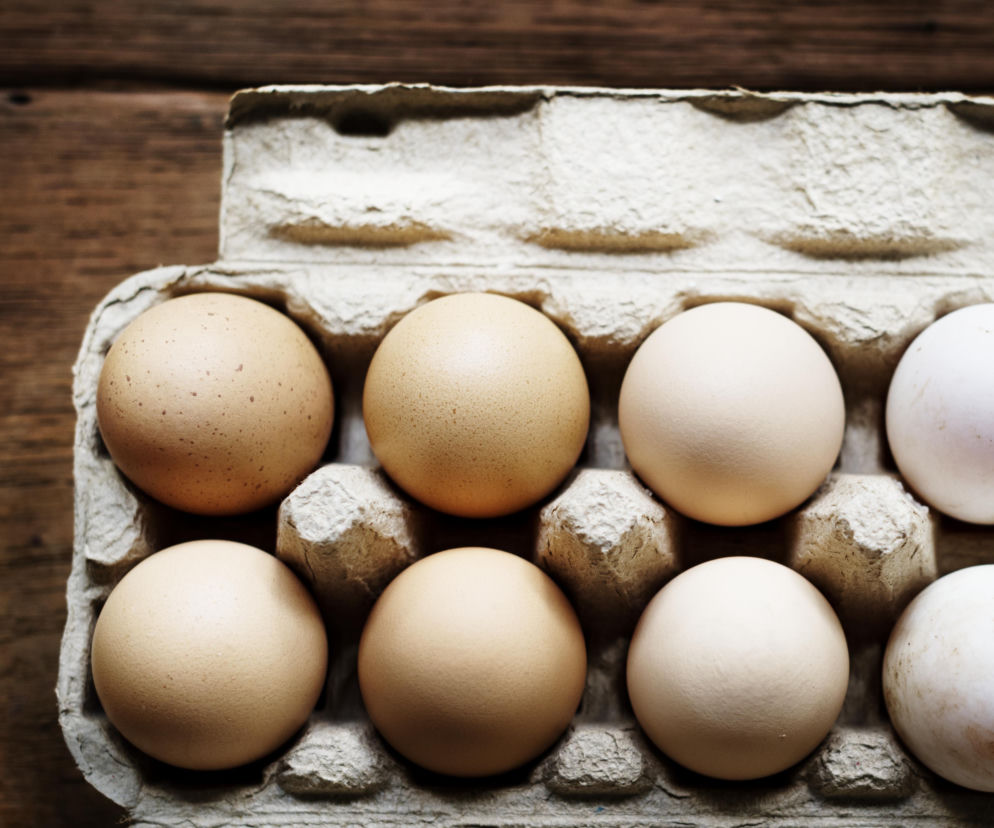 Ceny jajek szaleją. Na bazarze już 1,40 zł za sztukę. Eksperci ostrzegają: będzie jeszcze drożej