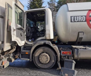 Jacentów: KARAMBOL na DK74. Rozbity RADIOWÓZ i cysterna z LPG!