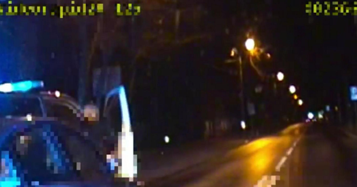 Pościg za pijanym 18-latkiem w Piasecznie. Policjanci staranowali jego auto!