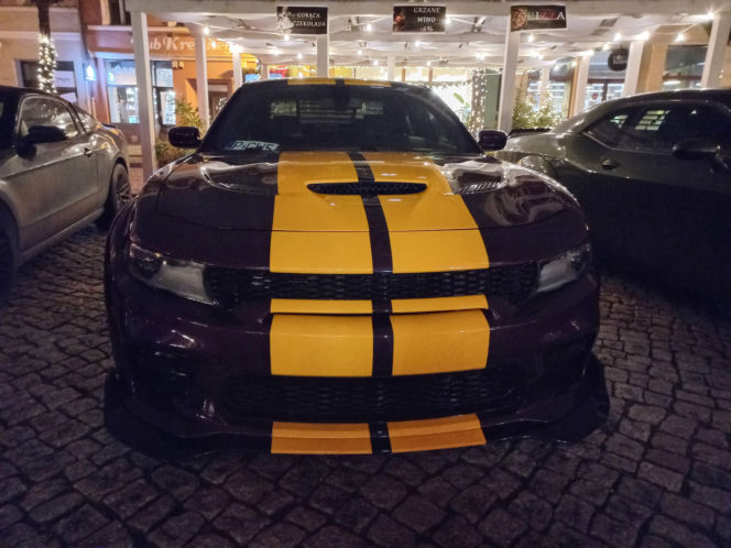 Świąteczny Zlot Amerykańskich Samochodów na Rynku w Lesznie