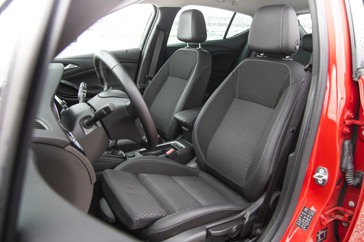 Opel Astra 1.6 Turbo 200 KM M6 Elite